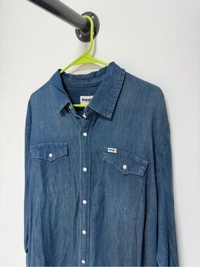 Wrangler Men's Blue Denim Button-Down Shirt